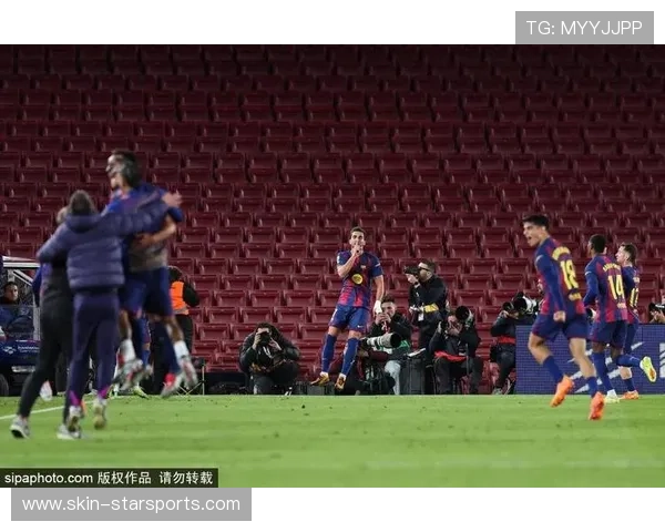 拉菲尼亚弧顶劲射巴萨终结比赛